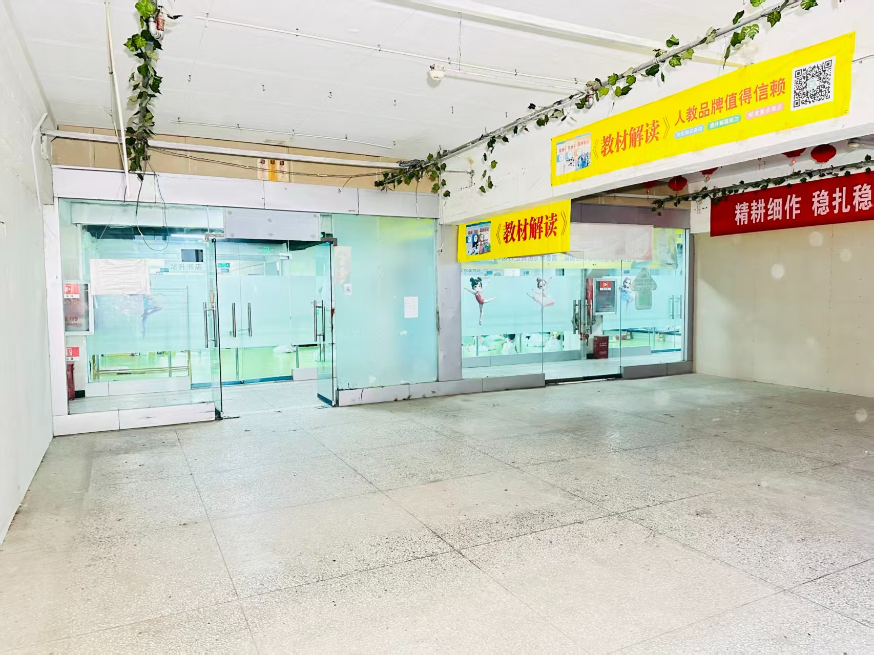 升龙城提供写字楼、商铺、展示空间、直播间等多种面积选择，满足企业办公、研发、展示、运营等多元需求。